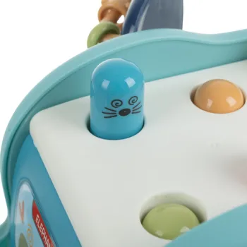 widok detalu korpusu z wyrazistymi kolorami i fakturami