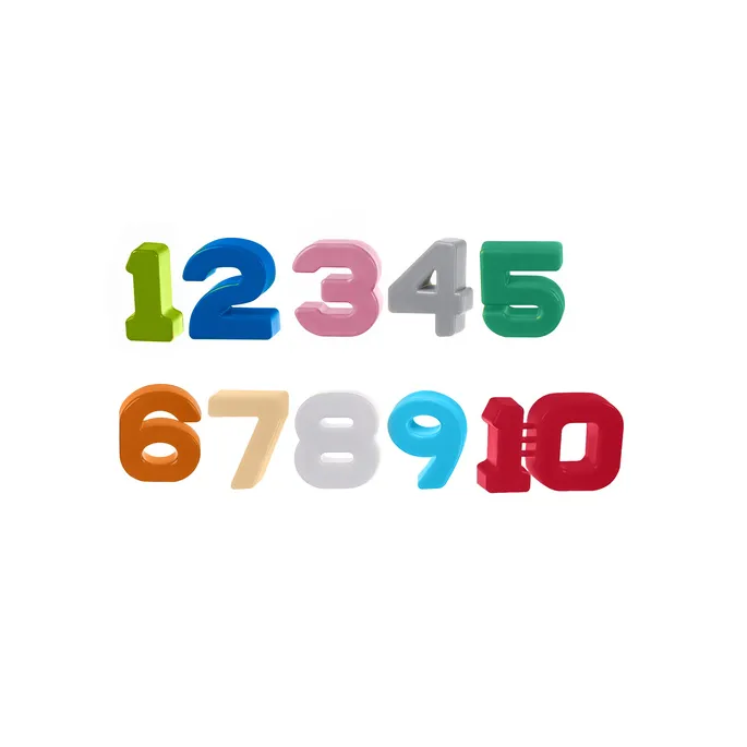 Dziecko bawiące się wagą szalkową z małpką podczas nauki liczenia