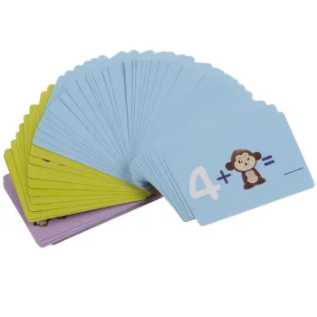 Małpka w roli tradycyjnej wagi do nauki matematyki