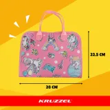 zbliżenie na motyw jednorożca na okładce książeczki kruzzel