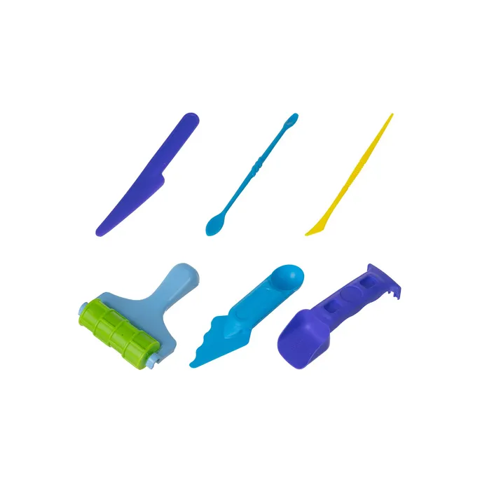 znaki drogowe z zestawu ustawione pośród budowli z kreatywnego piasku