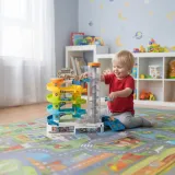 widok całego garażu z zaparkowanymi samochodami