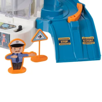 parking w rozłożonej formie stojący na tle białym