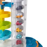 cztery poziomy garażu z pojazdami w ruchu