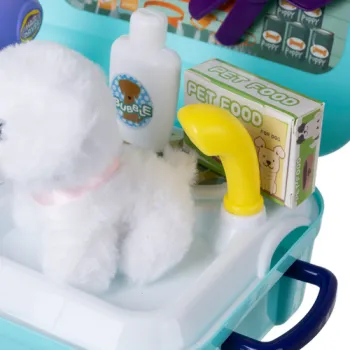 akcesoria pielęgnacyjne zestawu ułożone wokół plecaka