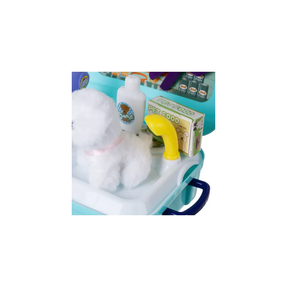 akcesoria pielęgnacyjne zestawu ułożone wokół plecaka