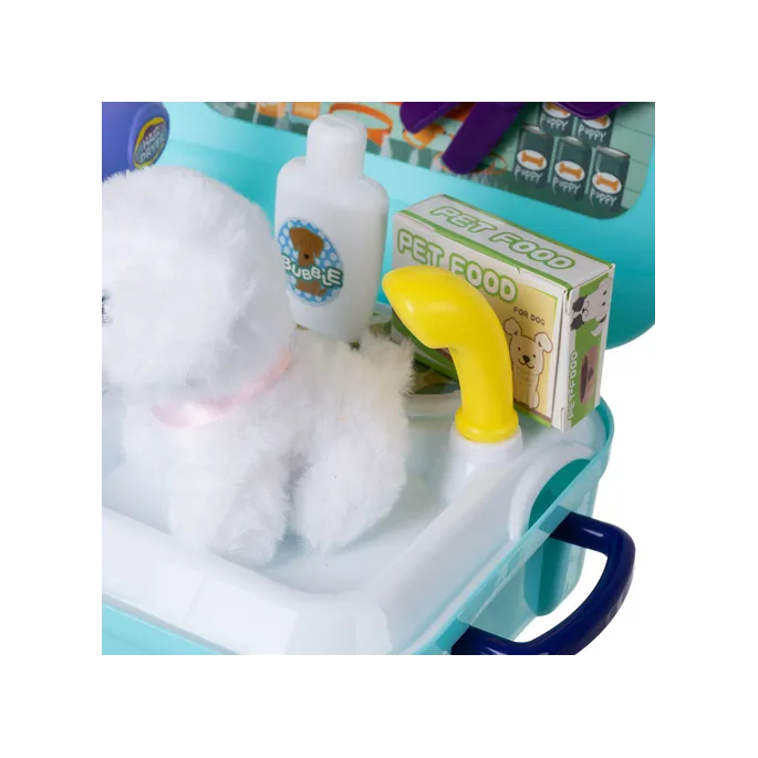 akcesoria pielęgnacyjne zestawu ułożone wokół plecaka