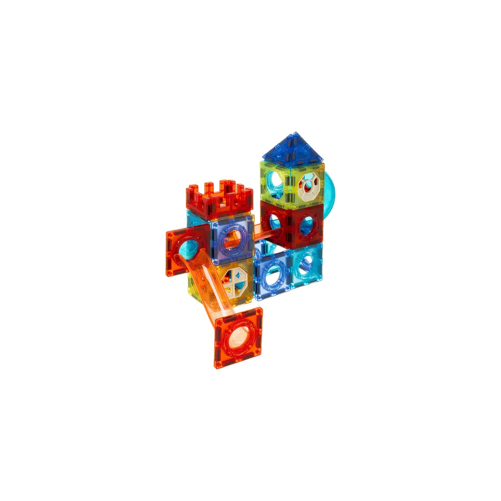 Zbliżenie na kulki i fragment toru magnetycznego