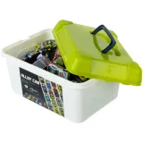 Zbliżenie na detal napędu pull-back jednego z samochodzików