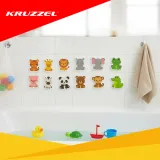 organizer z siatki zawieszony na przyssawkach w łazience