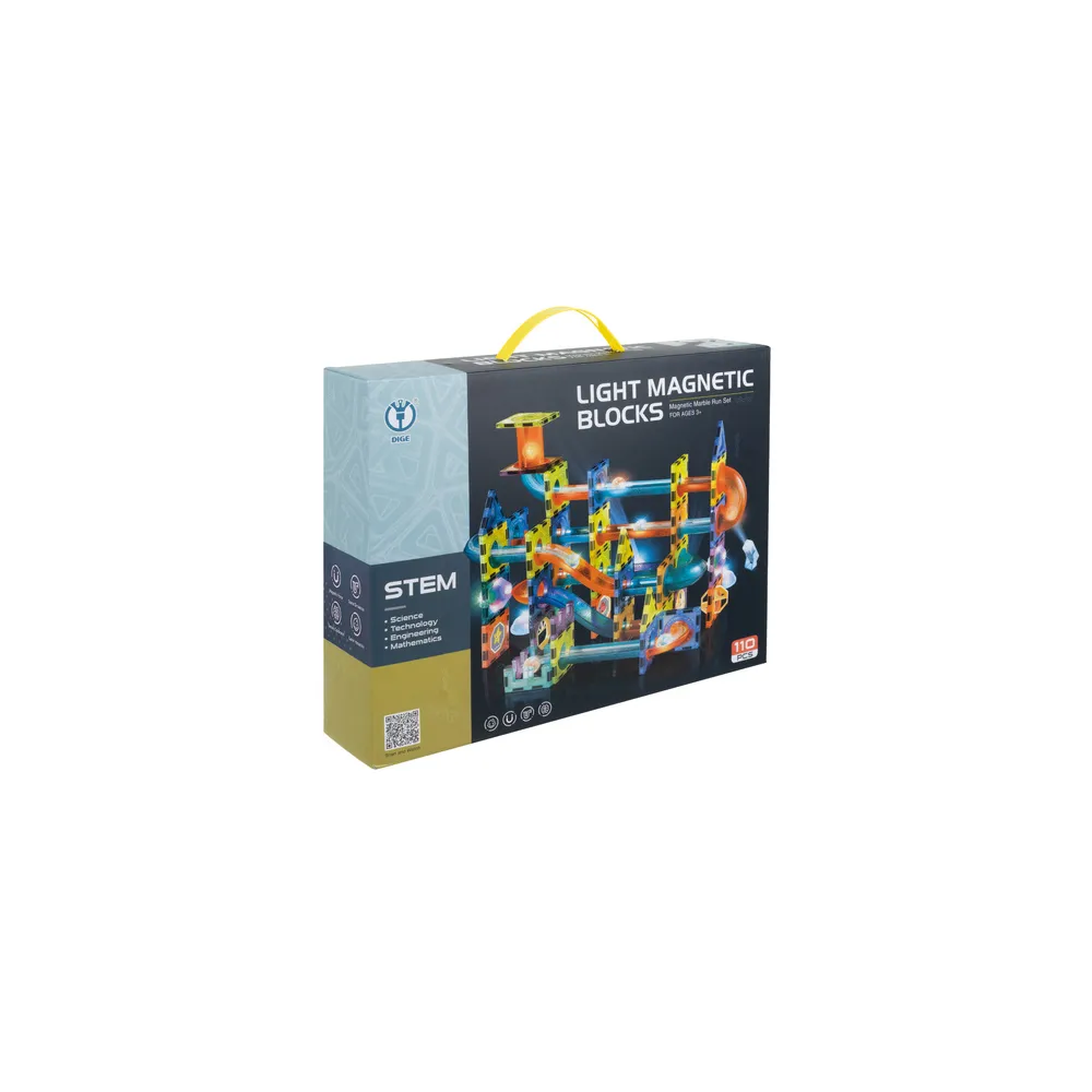 elementy zestawu klocków magnetycznych ułożone w budowlę 3d