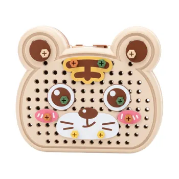 dziecko bawiące się zestawem kosmicznych klocków