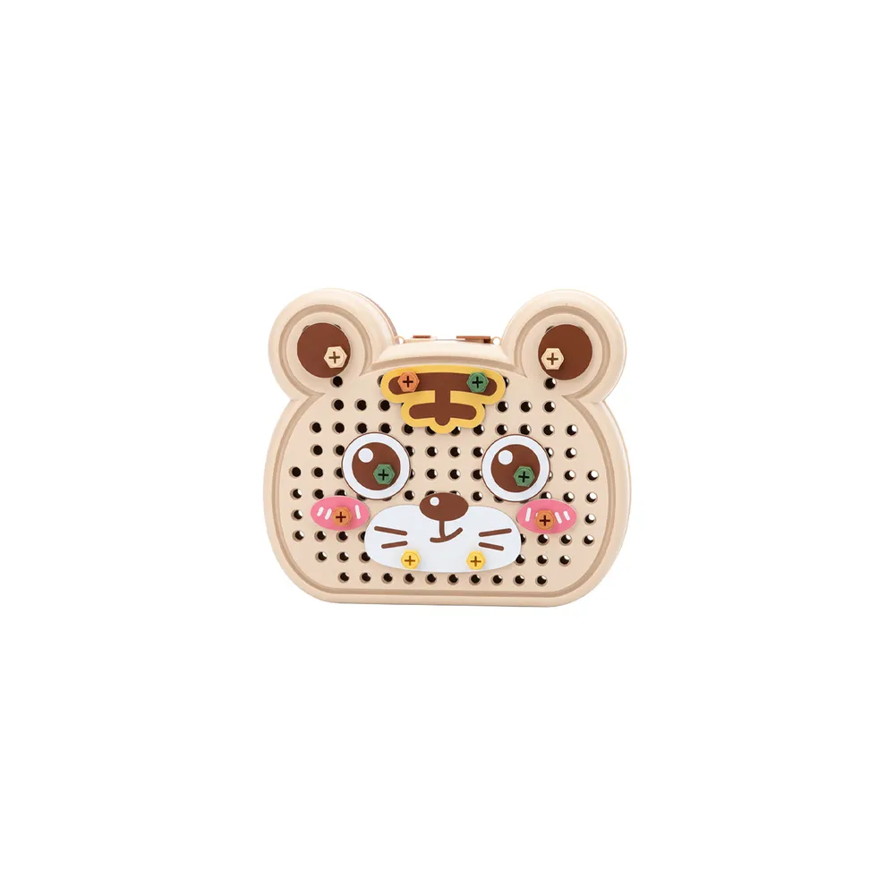 dziecko bawiące się zestawem kosmicznych klocków