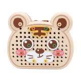 dziecko bawiące się zestawem kosmicznych klocków