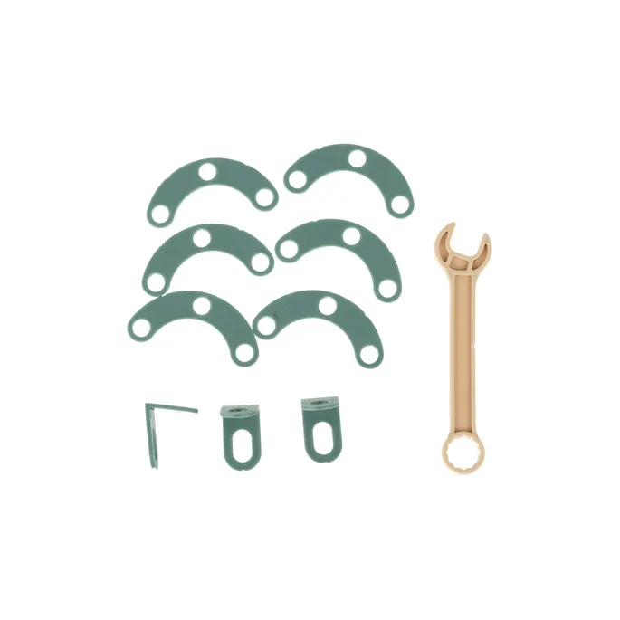 zestaw kluczy i śrubokręt ręczny obok śrubek i kolorowych kołków