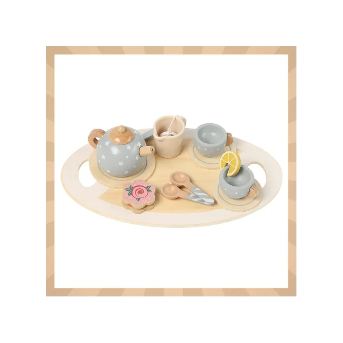 starannie wykonane detale drewnianego zestawu do serwowania herbaty