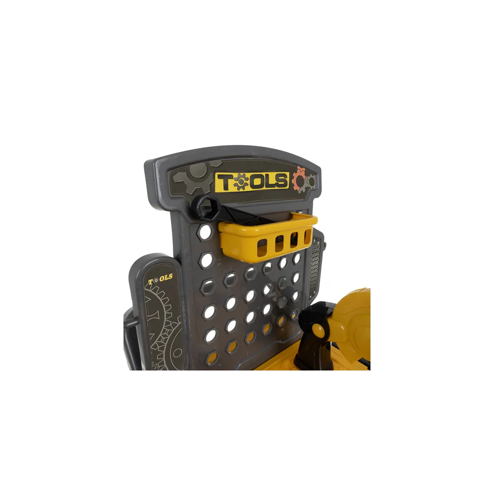 warsztat z piłą o ruchomym ostrzu i tablicą narzędziową