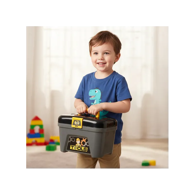 zestaw narzędzi dla dzieci na tle kolorowego opakowania