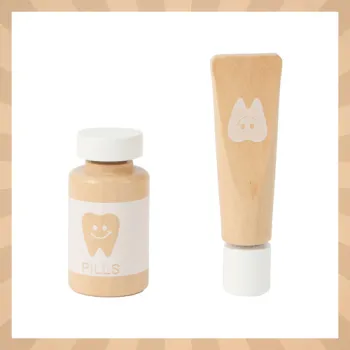 stetoskop i szczoteczka do zębów z zestawu małego lekarza