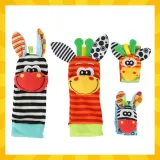 skompletowane opaski i skarpetki-grzechotki w żywych kolorach