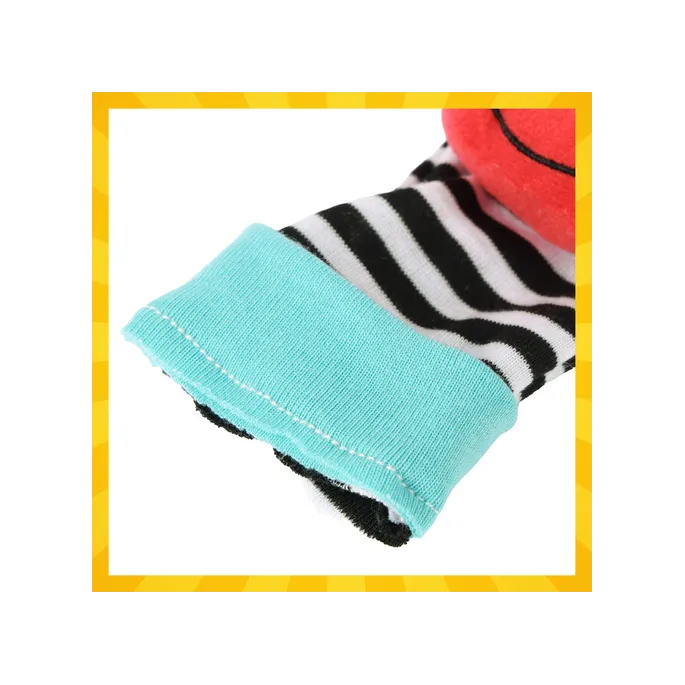 widok wszystkich elementów zestawu grzechotek kruzzel dla niemowląt