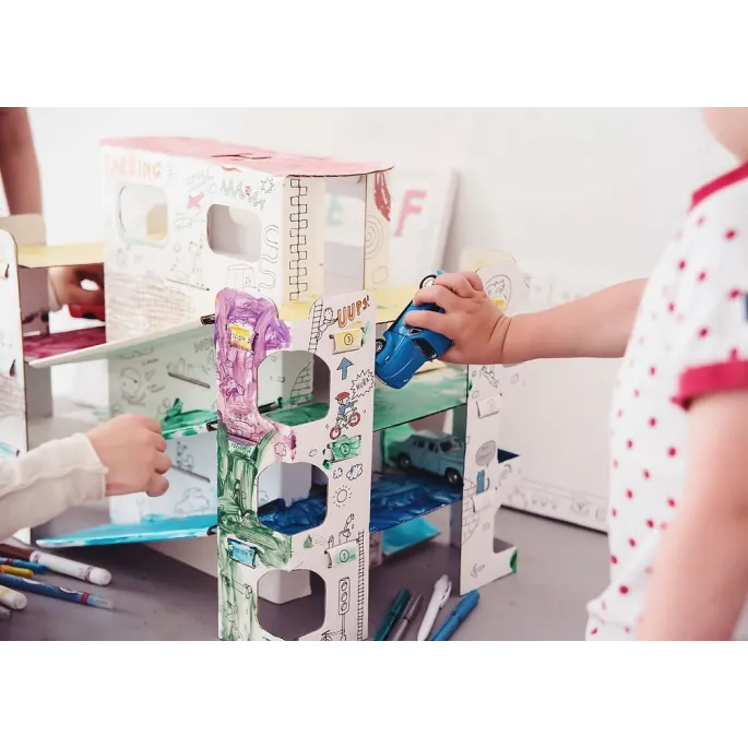 elementy parkingu z wytrzymałej tektury przed montażem