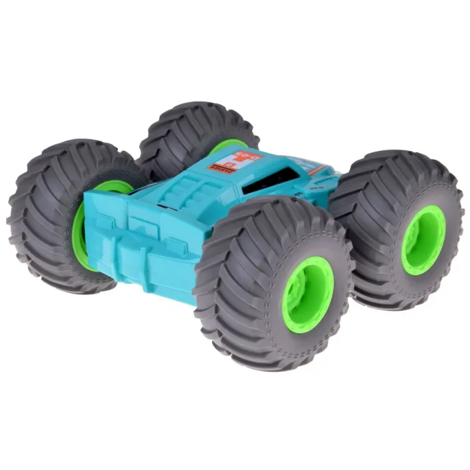 STUNT CAR pokonujący przeszkody na nierównym terenie