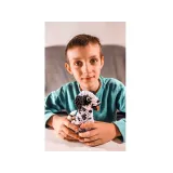 Papierowa figurka dalmatyńczyka w trakcie składania origami