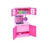 Lalka przy kuchni prezentuje się estetycznie zarówno do zabawy, jak i na półce