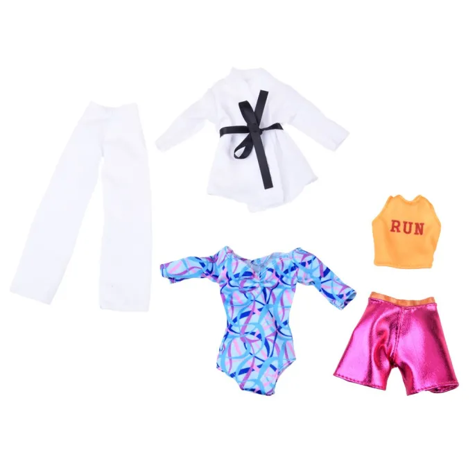 Lalka Anlily w stroju piłkarskim z piłką oraz sportowymi dodatkami