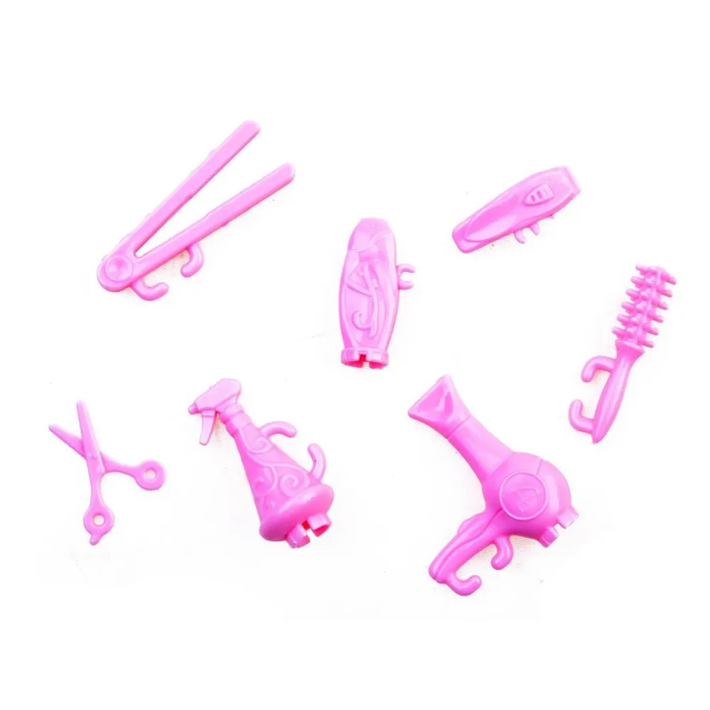 lusterko, szczotka i grzebień jako elementy zestawu akcesoriów