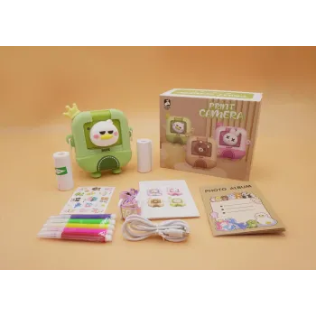 aparat fotograficzny z funkcją drukowania w kształcie kaczki na białym tle