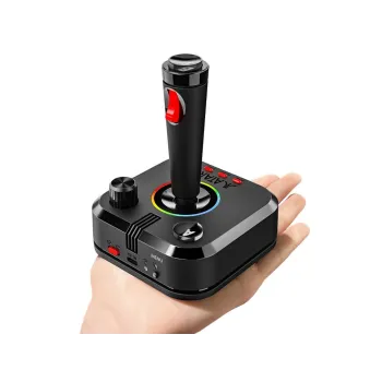 widok konsoli podczas gry w klasyczne tytuły Atari na ekranie telewizora