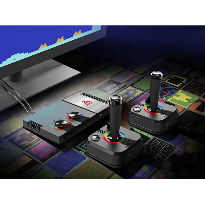 zbliżenie na podświetlenie LED RGB konsoli Atari w ciemnym pomieszczeniu