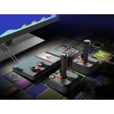 zbliżenie na podświetlenie LED RGB konsoli Atari w ciemnym pomieszczeniu