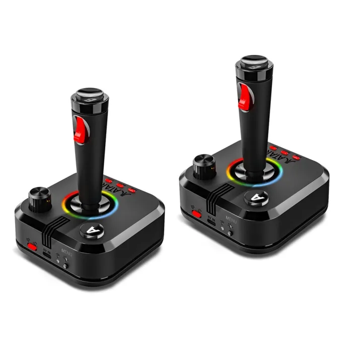 detal przewodu USB do zasilania konsoli Atari