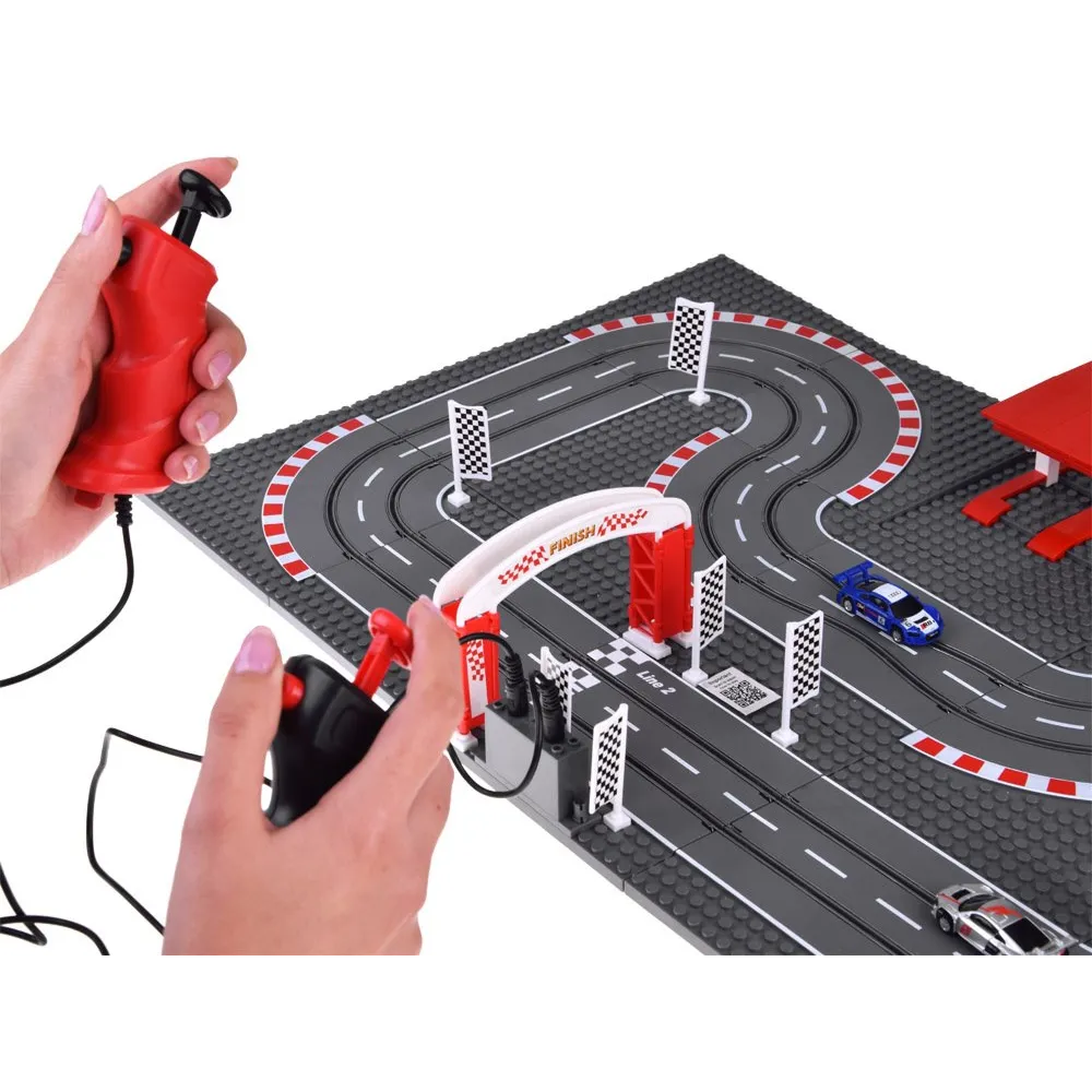 Detale samochodzików na torze wyścigowym Audi