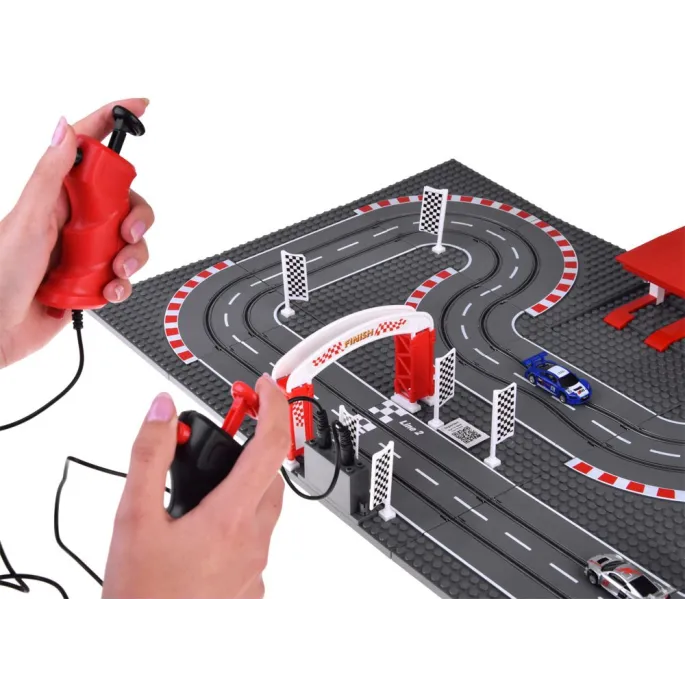 Detale samochodzików na torze wyścigowym Audi