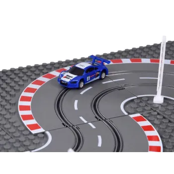 Elementy konstrukcyjne toru oraz flagi dekoracyjne