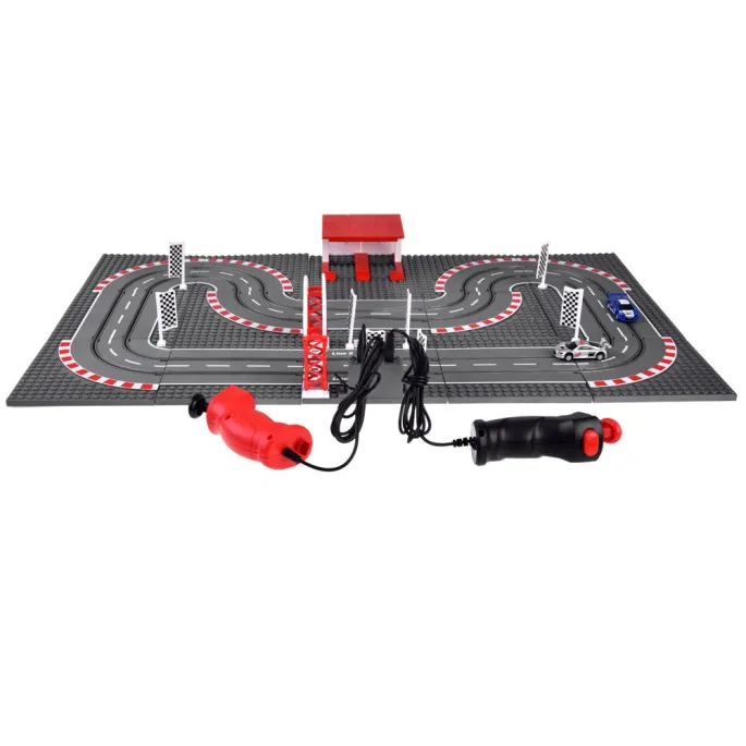 Zestaw start/meta i parking zbudowany z dołączonych klocków