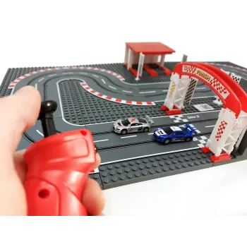 Instrukcja obsługi i montażu dołączona do toru wyścigowego Audi