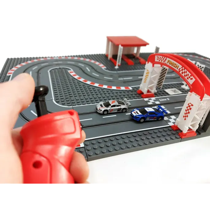 Instrukcja obsługi i montażu dołączona do toru wyścigowego Audi