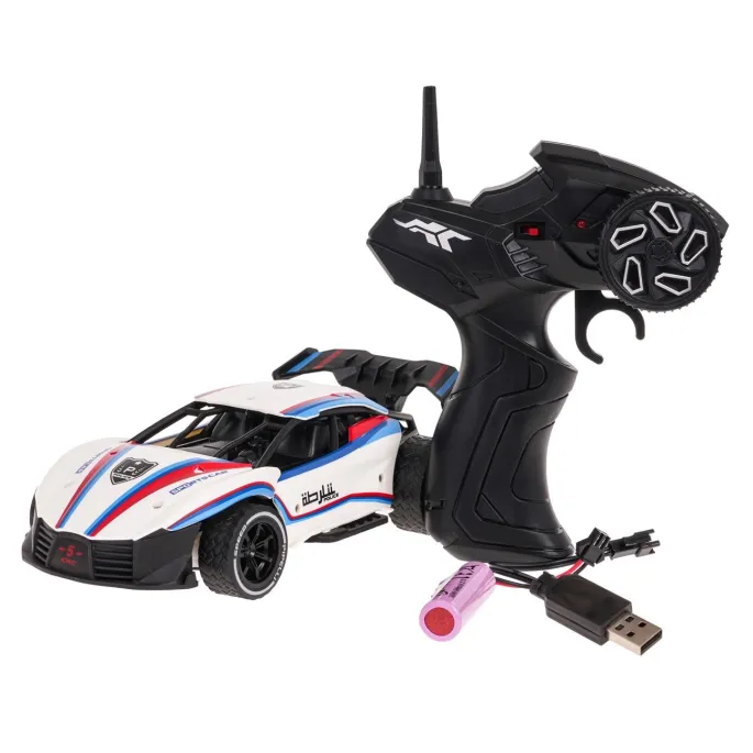 Zbliżenie na karoserię i gumowe opony autka Speed 1:20 R/C