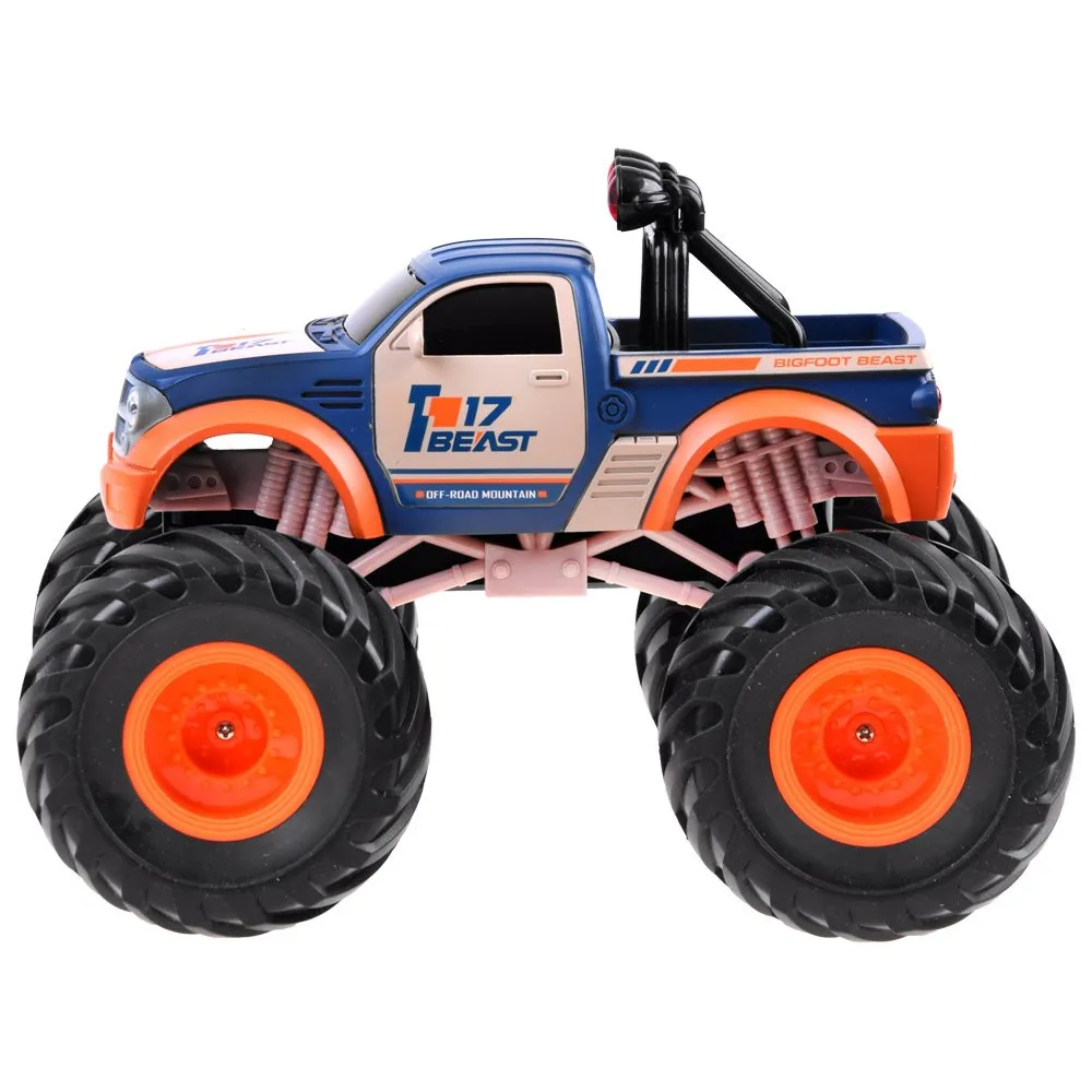 Autko Monster Truck podczas jazdy po nierównej nawierzchni