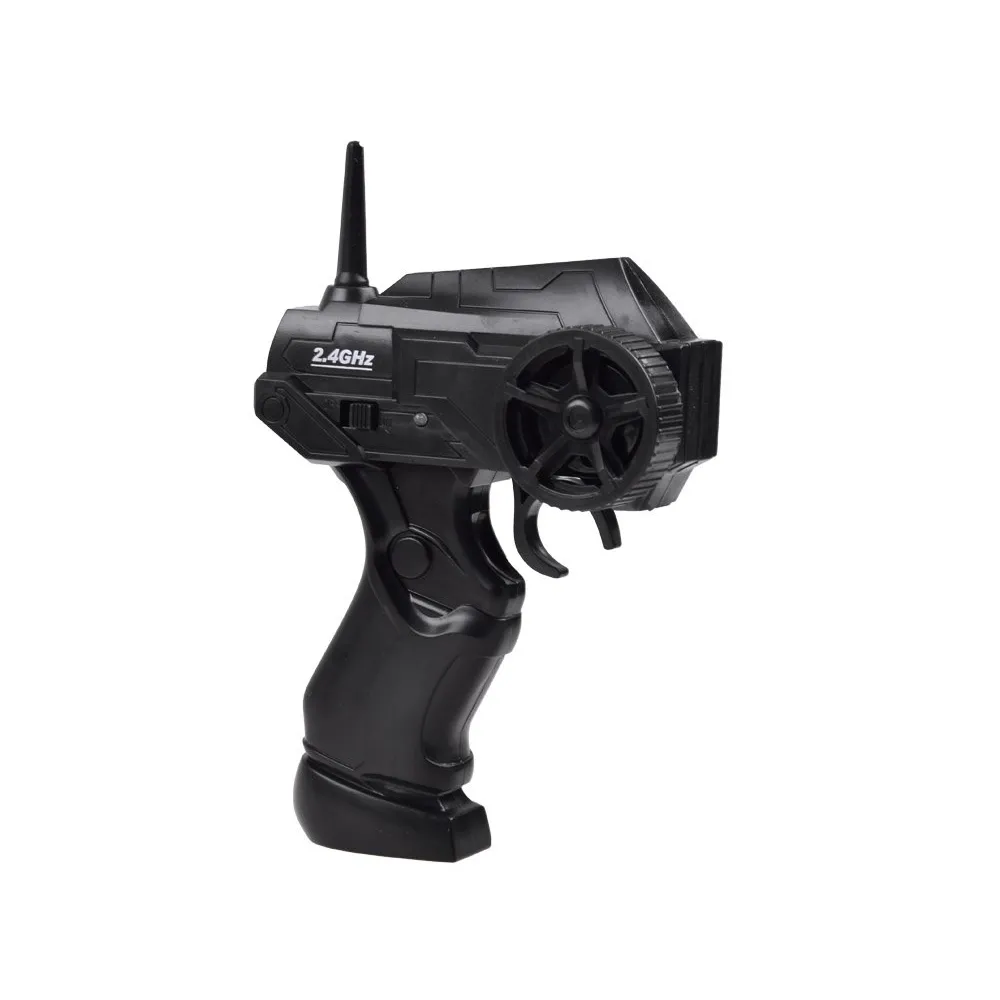 Autko RC na świeżym powietrzu prezentujące swoje możliwości