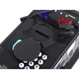 Kolorowe efekty świetlne podczas działania autka skarbonki