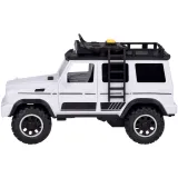 Detal przedniego reflektora i grilla terenowego auta OFF-ROAD