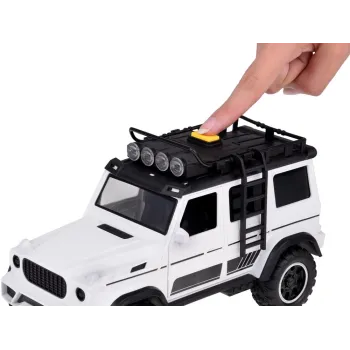 Profil pojazdu prezentujący białą karoserię z tworzywa