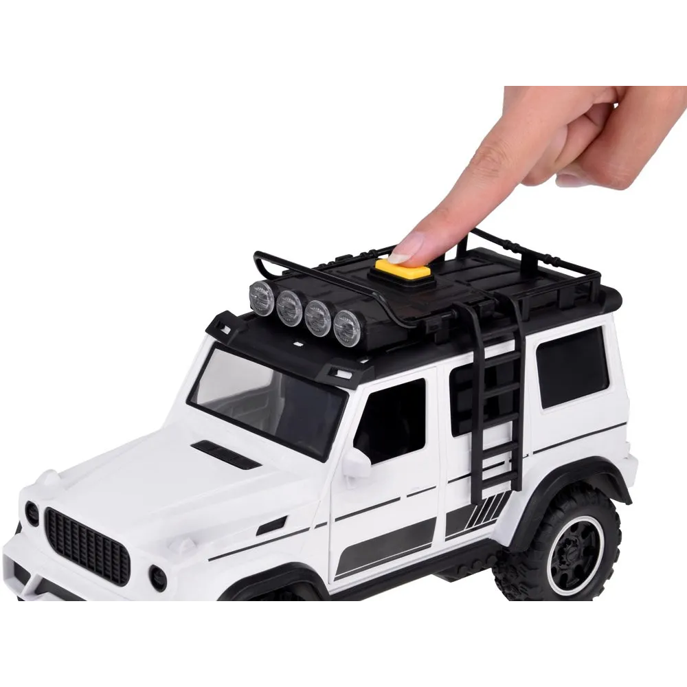 Profil pojazdu prezentujący białą karoserię z tworzywa