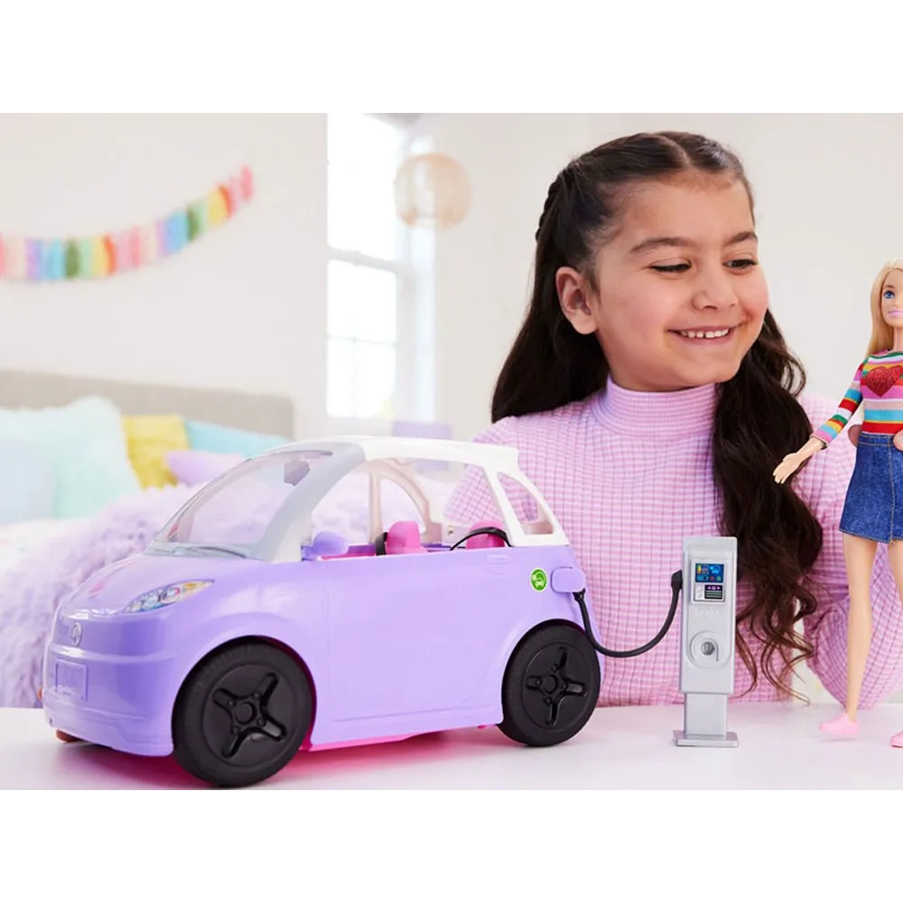 widok na samochód dla lalek z otwartym dachem i miejscem na figurki